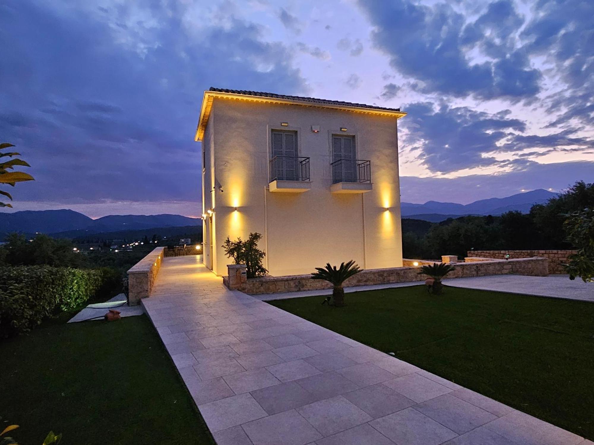 Vila Athina *